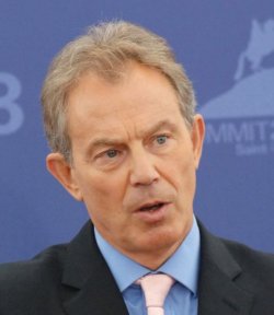 Blair denuncia que el "laicismo agresivo" en su país puede acabar marginando al cristianismo